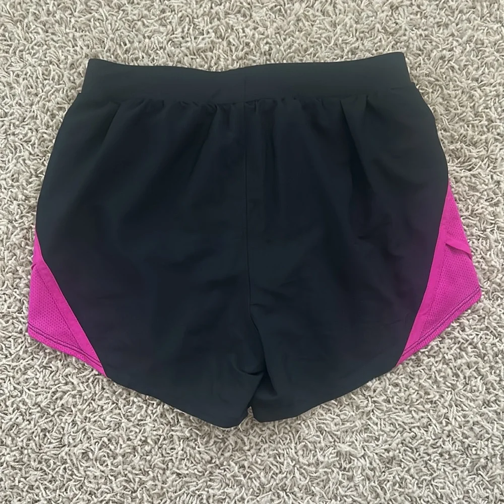 Under Armour Women’s XS Black and Magenta Shorts - Picture 2 of 3